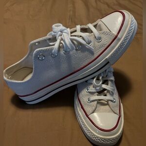 Like-new Chuck Taylor Converse